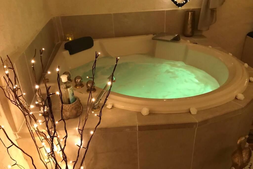 Les Secrets D'Alcove, Nuits Romantiques Avec Spa Aix-en-Provence Exterior photo